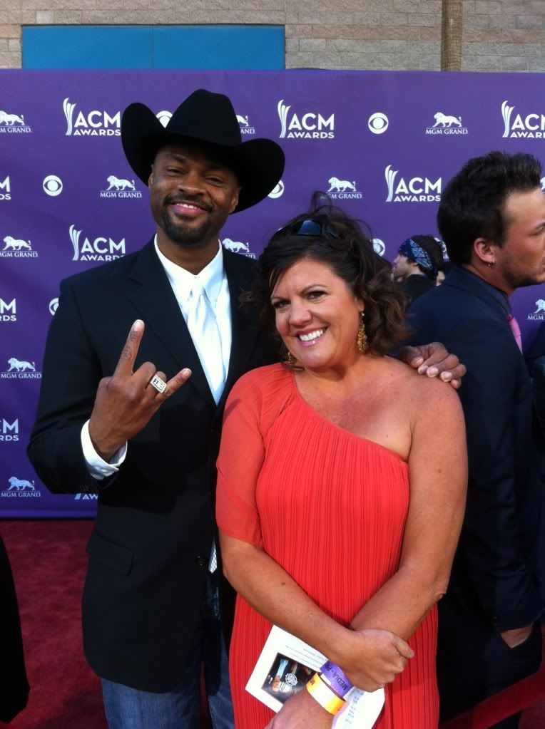 Tweetcast MEETS Broadcast: Power Tweeting with Mainstream Media at the Academy of Country Music Awards