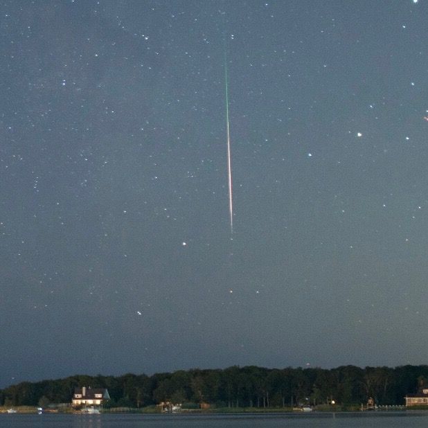 meteor-8-8-2016-Bobby-DEsposito-Jr-East-Moriches-Long-Island-NY-sq_zpsl6nnk3eb - Cách sao băng phát sáng ?