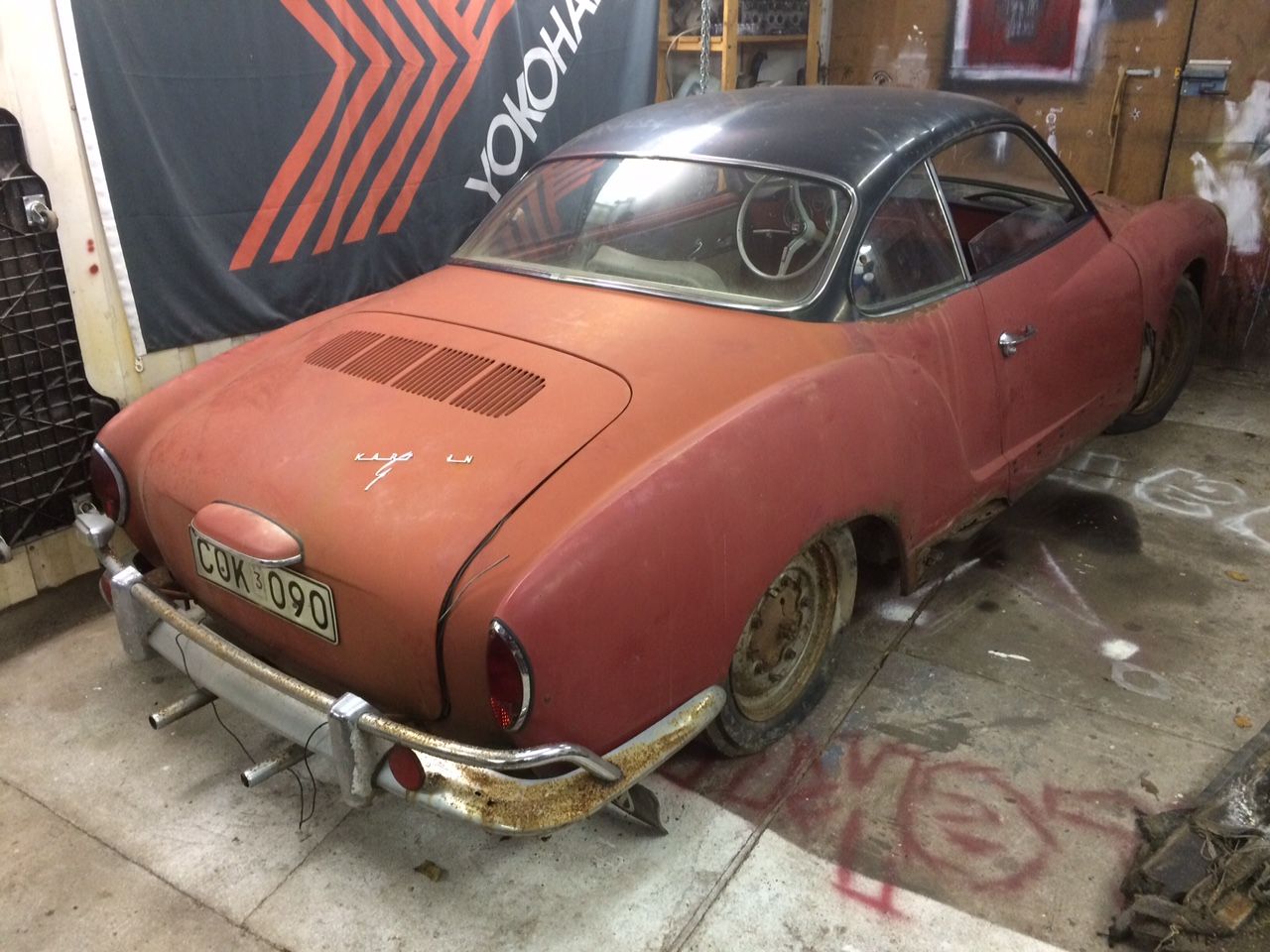 http://i1168.photobucket.com/albums/r498/Intekungen/Karmann%20Ghia/IMG_7758.jpg